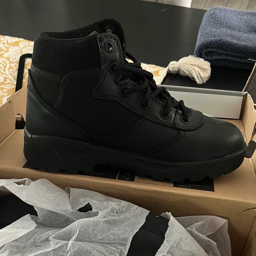 Response Gear Tactical Women's 6" Delivery II  Footwear size 8 1/2 New in box